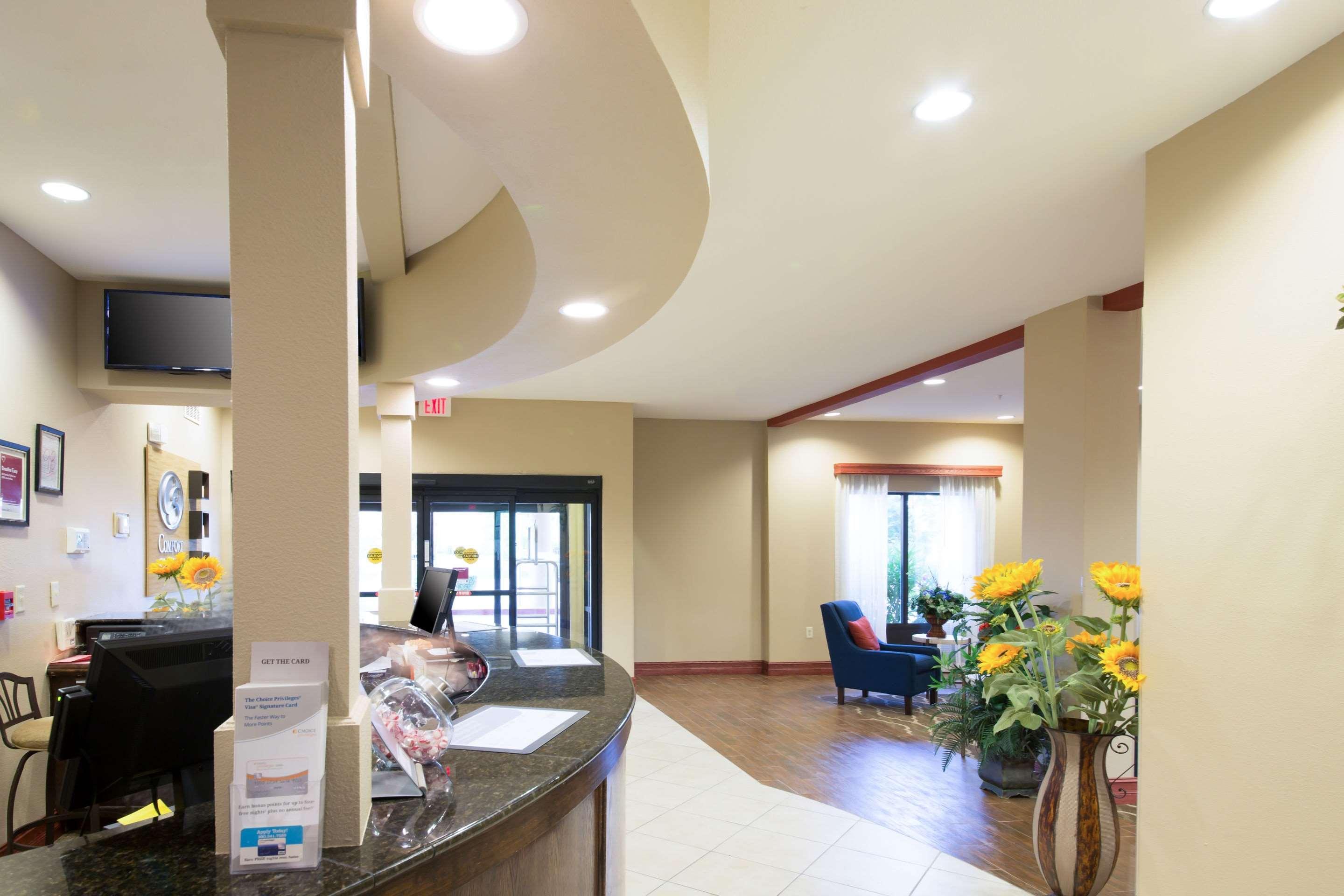 Comfort Suites Airport South Montgomery Exterior foto